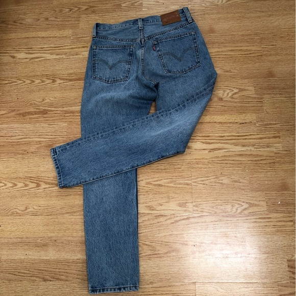 Levi's Classic Blue Jeans straight leg/ 26 by 28, red tab 501 skinny, like new - Picture 1 of 13